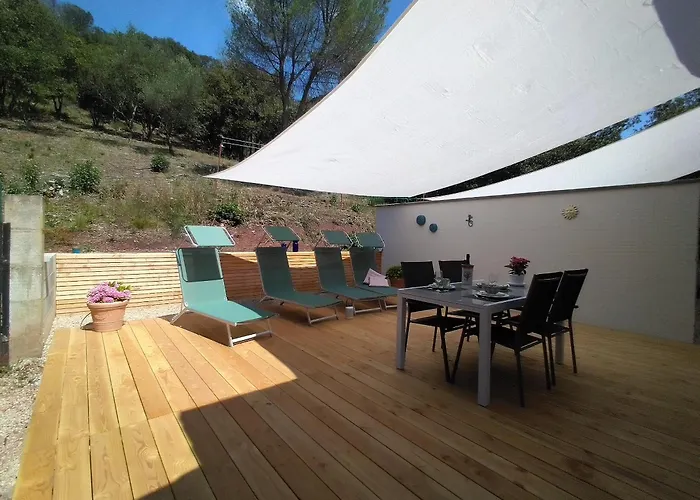 Lucinkas La Tour-sur-Orb